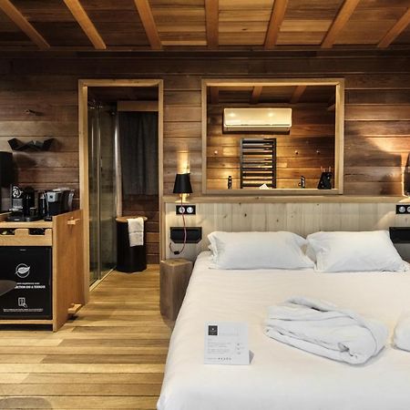 Le Domaine Des Pres Verts Suites & Chambres Avec Jacuzzi Privatif Jouey Esterno foto