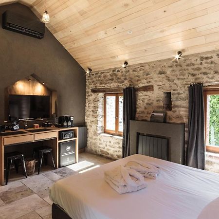 Le Domaine Des Pres Verts Suites & Chambres Avec Jacuzzi Privatif Jouey Esterno foto