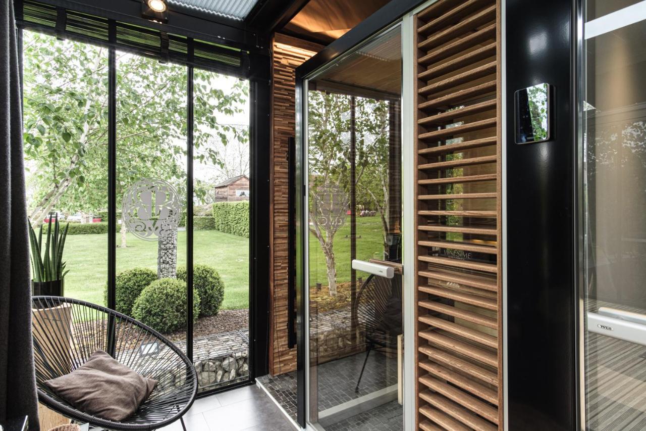 Le Domaine Des Pres Verts Suites & Chambres Avec Jacuzzi Privatif Jouey Esterno foto