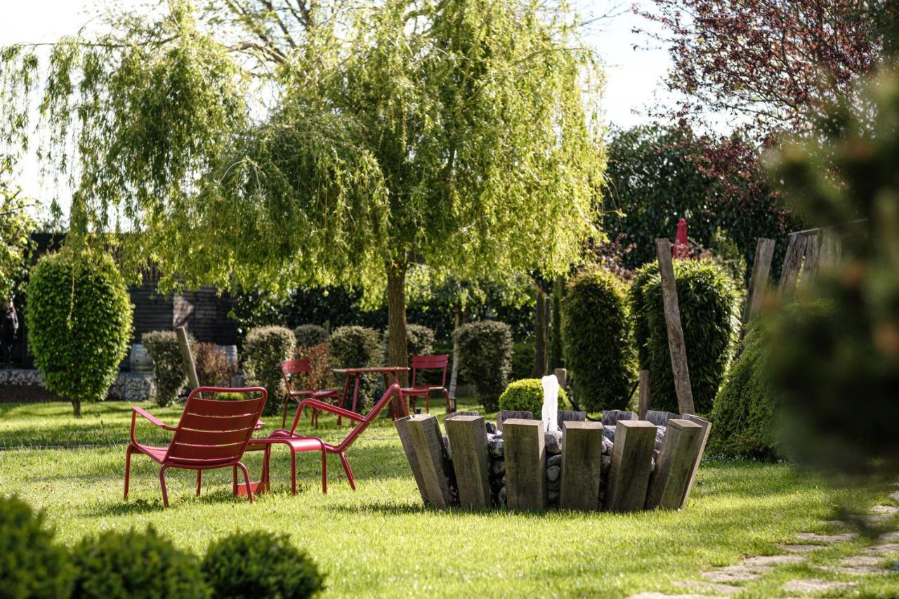 Le Domaine Des Pres Verts Suites & Chambres Avec Jacuzzi Privatif Jouey Esterno foto