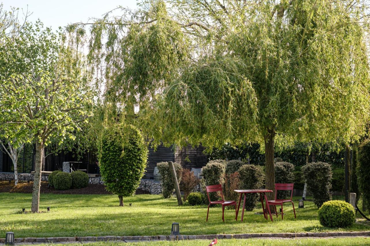 Le Domaine Des Pres Verts Suites & Chambres Avec Jacuzzi Privatif Jouey Esterno foto