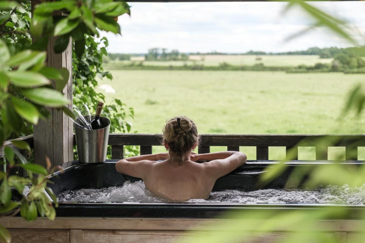 Le Domaine Des Pres Verts Suites & Chambres Avec Jacuzzi Privatif Jouey Esterno foto