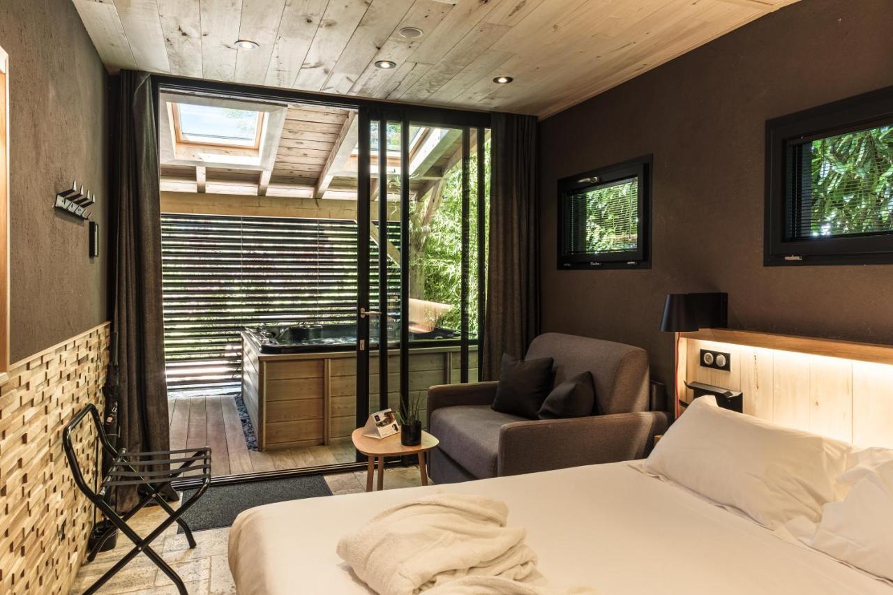 Le Domaine Des Pres Verts Suites & Chambres Avec Jacuzzi Privatif Jouey Esterno foto