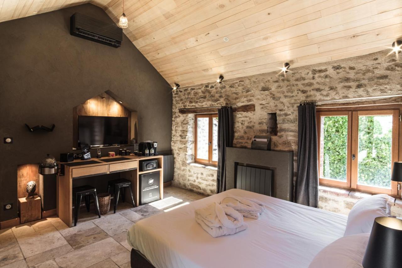 Le Domaine Des Pres Verts Suites & Chambres Avec Jacuzzi Privatif Jouey Esterno foto